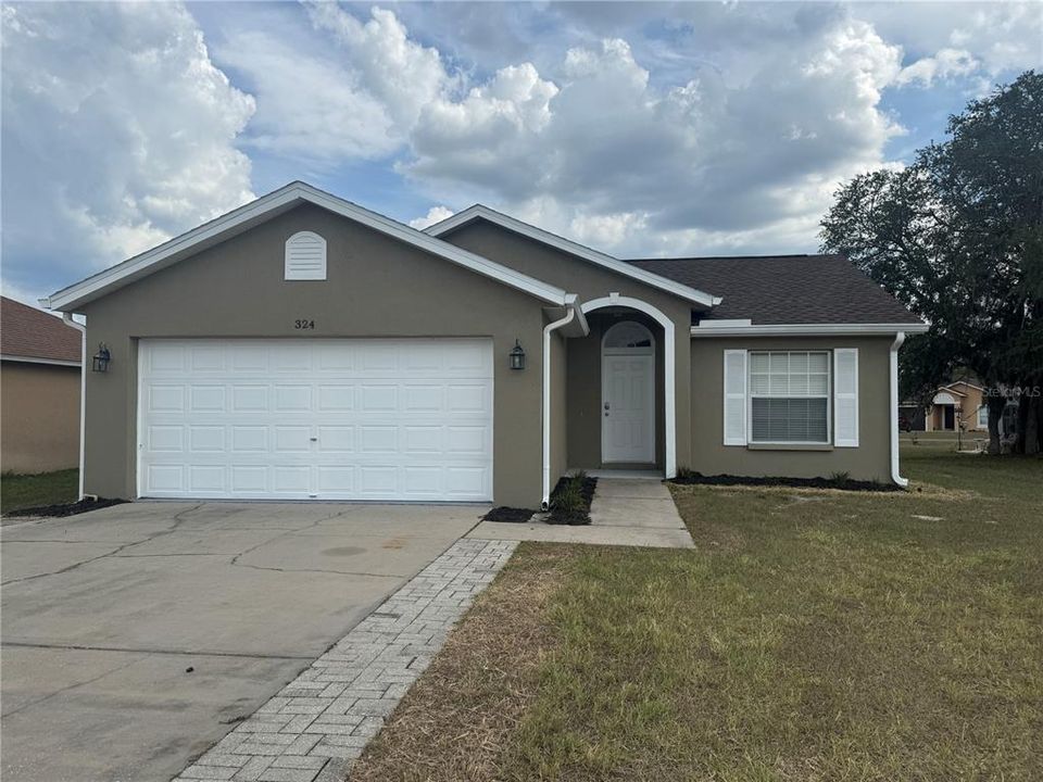 Active With Contract: $234,900 (3 beds, 2 baths, 1240 Square Feet)