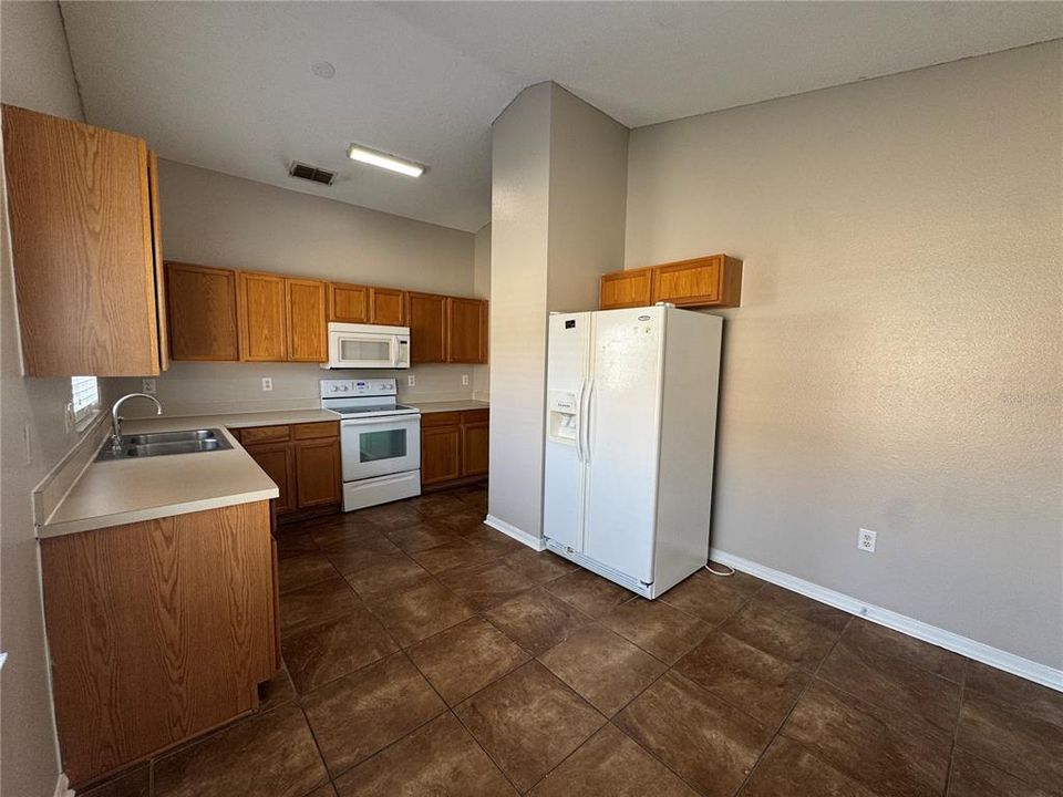 Active With Contract: $234,900 (3 beds, 2 baths, 1240 Square Feet)