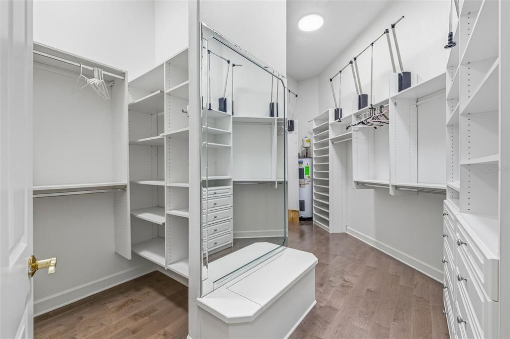Active With Contract: $2,000,000 (4 beds, 3 baths, 4127 Square Feet)