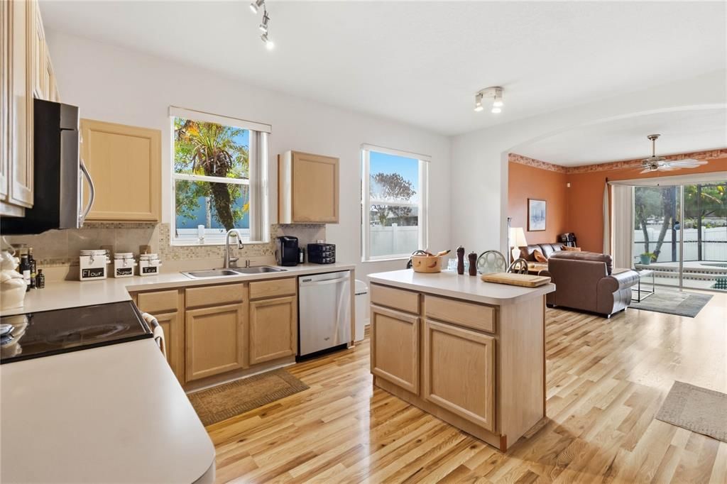 Active With Contract: $445,000 (4 beds, 2 baths, 1952 Square Feet)