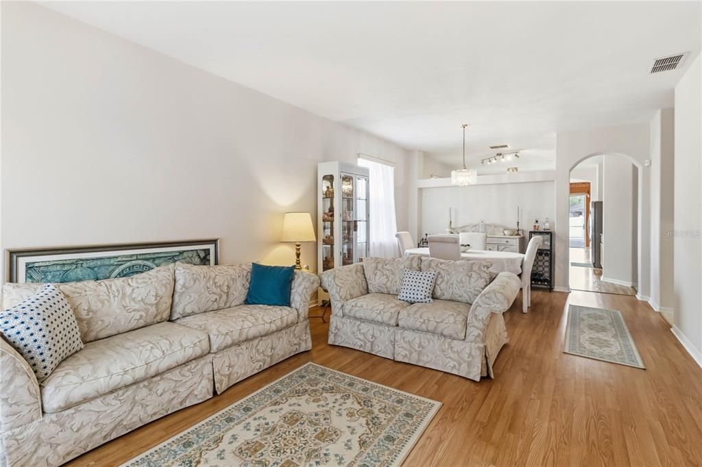 Active With Contract: $445,000 (4 beds, 2 baths, 1952 Square Feet)
