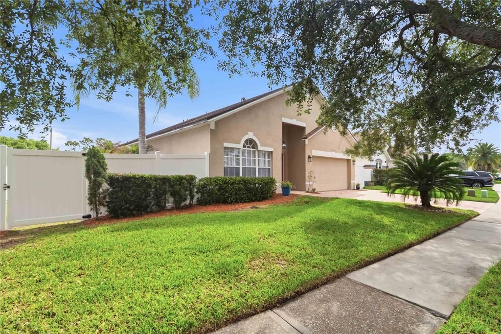 Active With Contract: $445,000 (4 beds, 2 baths, 1952 Square Feet)