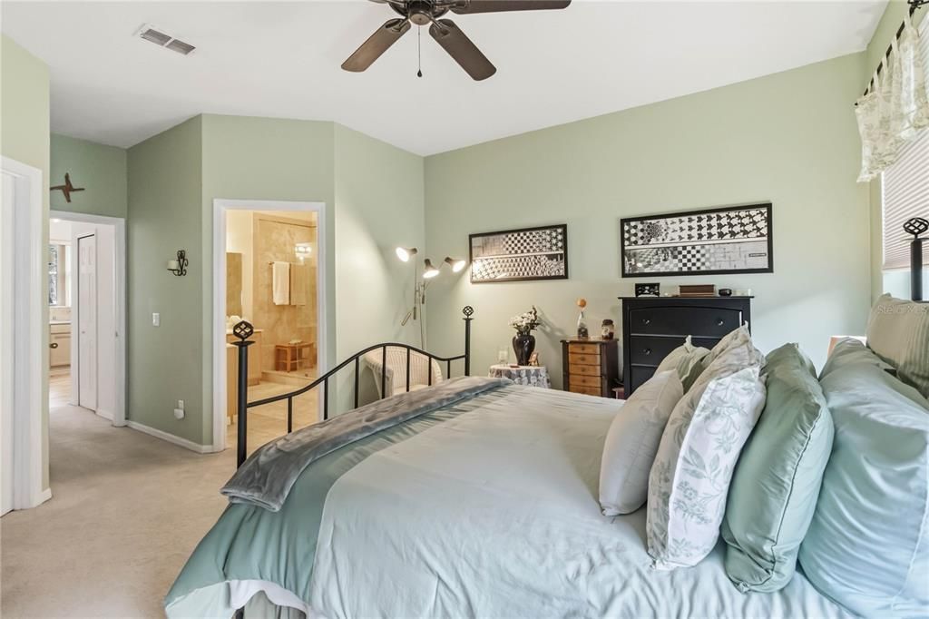 Active With Contract: $445,000 (4 beds, 2 baths, 1952 Square Feet)