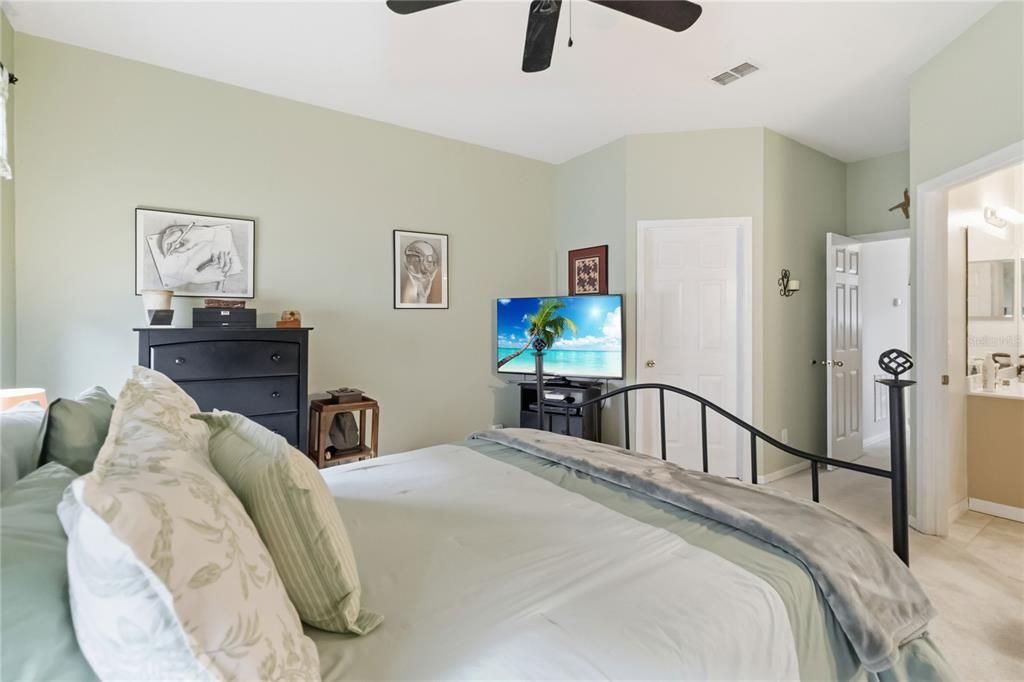 Active With Contract: $445,000 (4 beds, 2 baths, 1952 Square Feet)