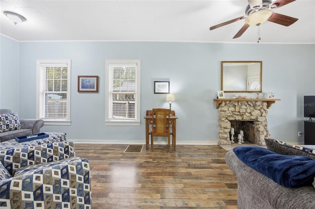 Active With Contract: $219,999 (2 beds, 2 baths, 1075 Square Feet)