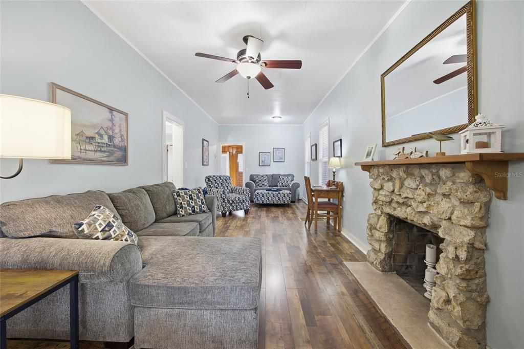 Active With Contract: $219,999 (2 beds, 2 baths, 1075 Square Feet)