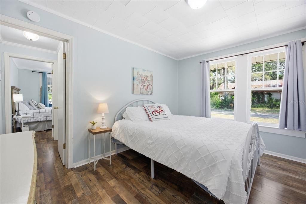Active With Contract: $219,999 (2 beds, 2 baths, 1075 Square Feet)