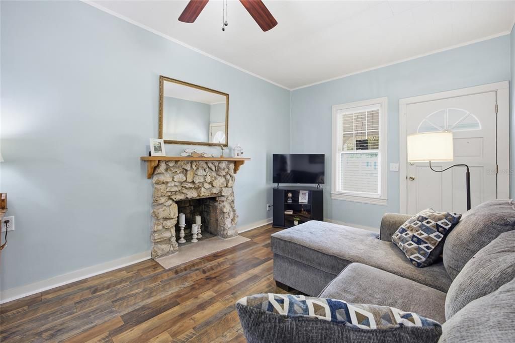 Active With Contract: $219,999 (2 beds, 2 baths, 1075 Square Feet)