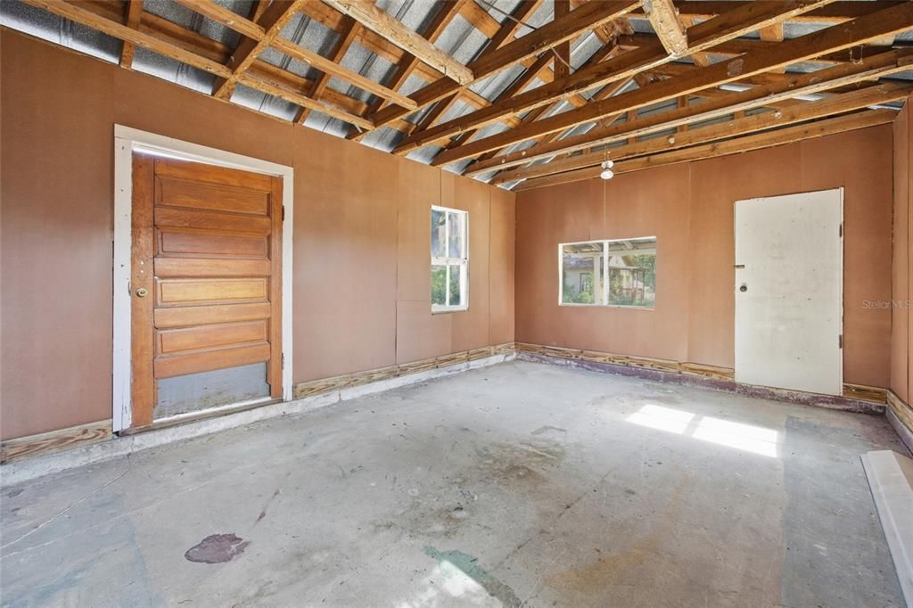 Active With Contract: $219,999 (2 beds, 2 baths, 1075 Square Feet)
