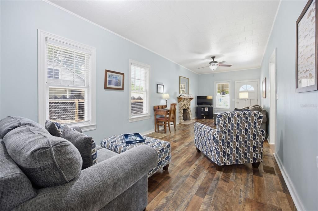 Active With Contract: $219,999 (2 beds, 2 baths, 1075 Square Feet)