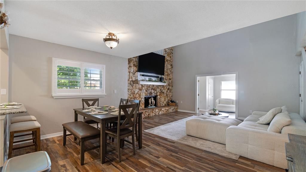 For Sale: $379,900 (3 beds, 3 baths, 2079 Square Feet)