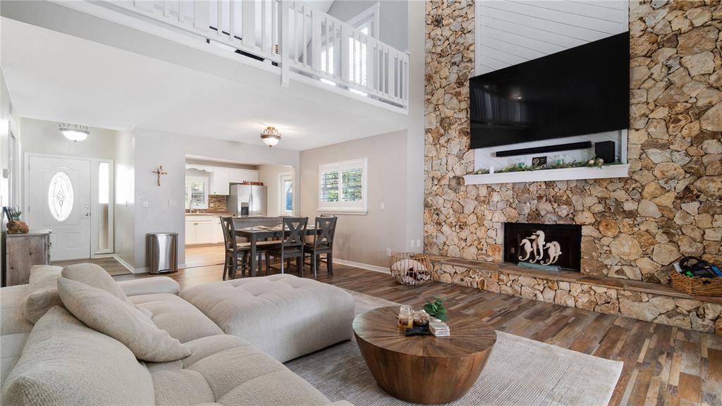 For Sale: $379,900 (3 beds, 3 baths, 2079 Square Feet)