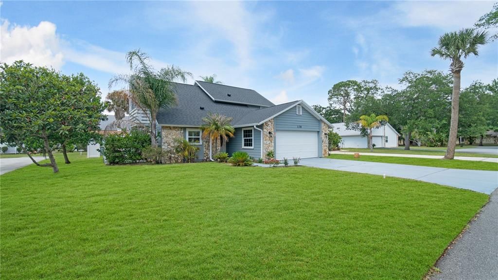 For Sale: $379,900 (3 beds, 3 baths, 2079 Square Feet)