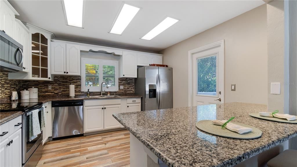 For Sale: $379,900 (3 beds, 3 baths, 2079 Square Feet)