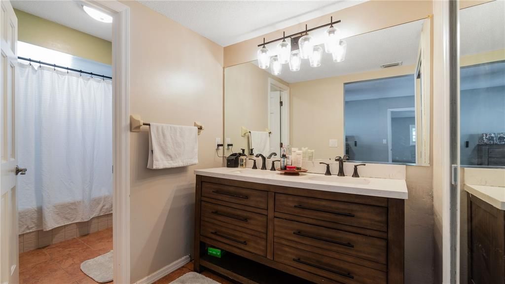 For Sale: $379,900 (3 beds, 3 baths, 2079 Square Feet)