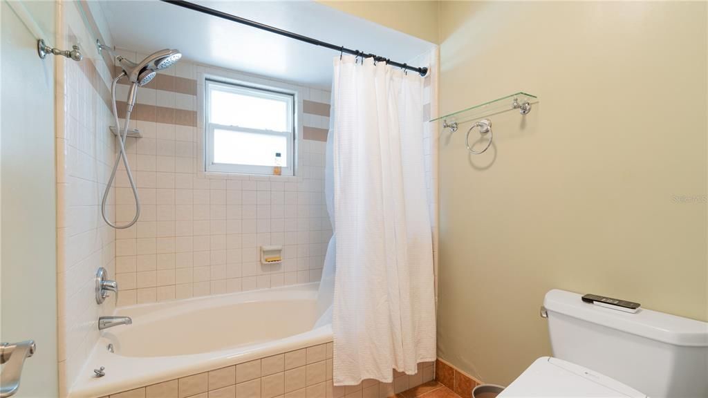 For Sale: $379,900 (3 beds, 3 baths, 2079 Square Feet)