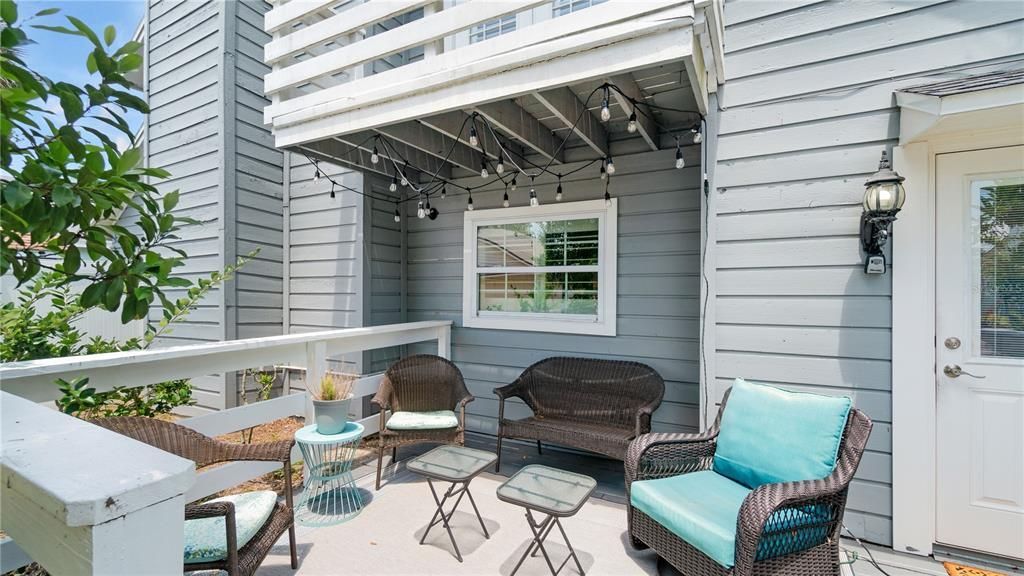 For Sale: $379,900 (3 beds, 3 baths, 2079 Square Feet)