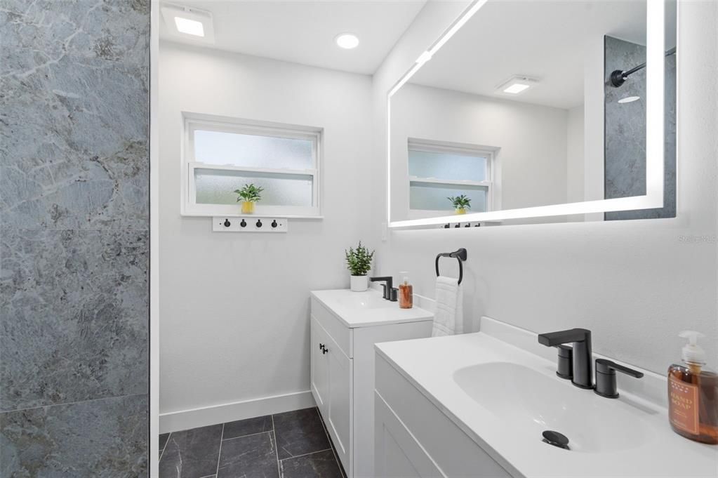 En Venta: $615,000 (5 camas, 3 baños, 2284 Pies cuadrados)