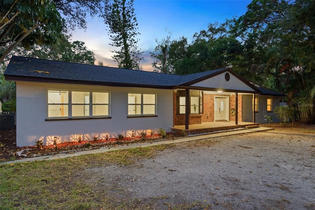 En Venta: $615,000 (5 camas, 3 baños, 2284 Pies cuadrados)