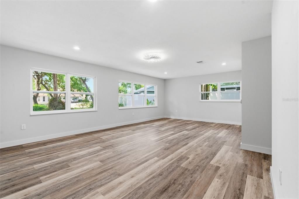 En Venta: $615,000 (5 camas, 3 baños, 2284 Pies cuadrados)