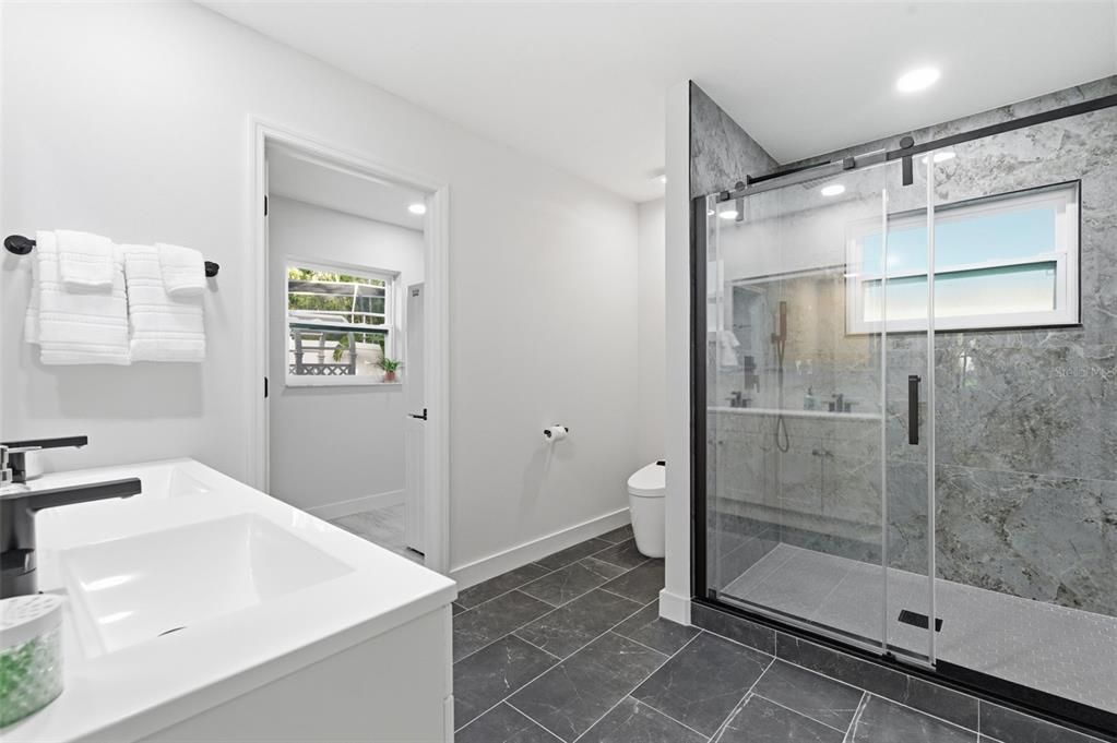 En Venta: $615,000 (5 camas, 3 baños, 2284 Pies cuadrados)