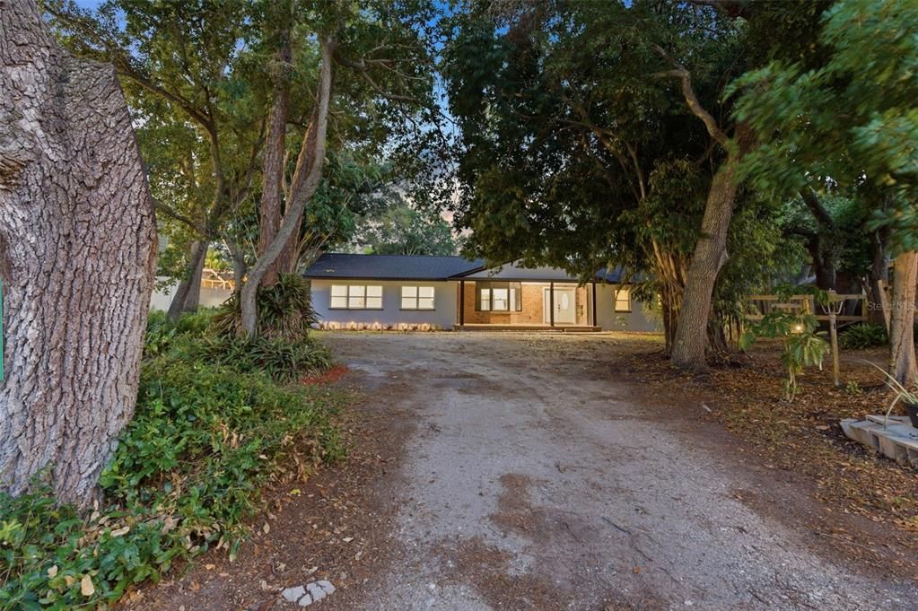 En Venta: $615,000 (5 camas, 3 baños, 2284 Pies cuadrados)