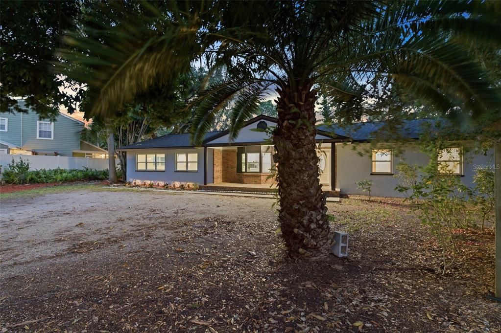 En Venta: $615,000 (5 camas, 3 baños, 2284 Pies cuadrados)