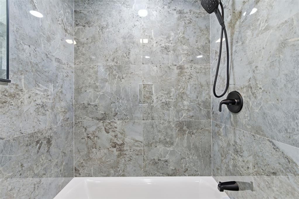 En Venta: $615,000 (5 camas, 3 baños, 2284 Pies cuadrados)