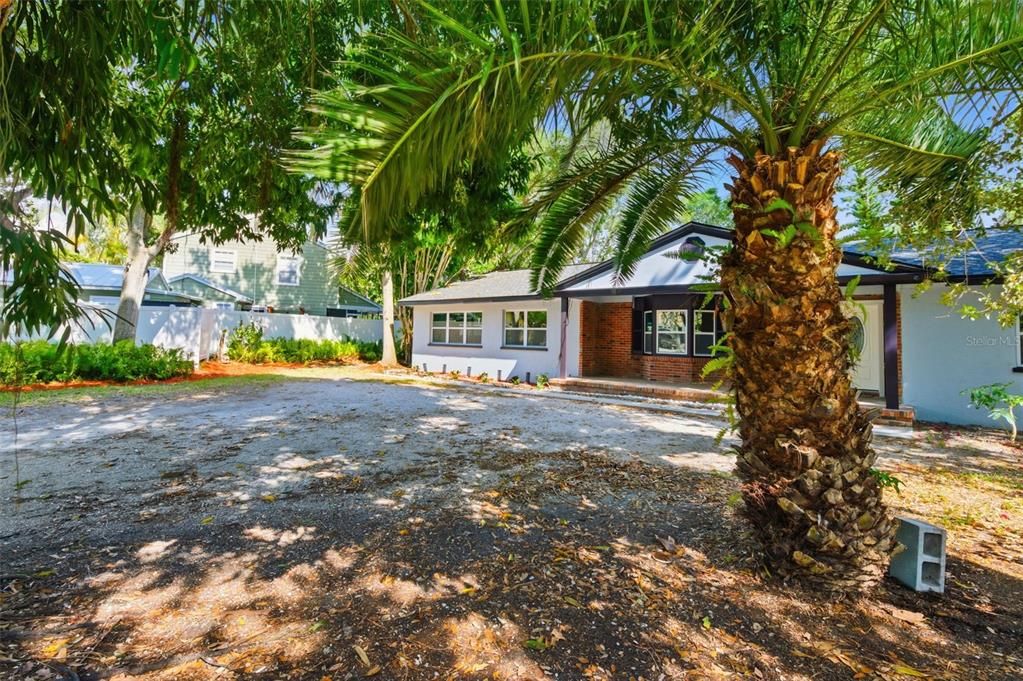 En Venta: $615,000 (5 camas, 3 baños, 2284 Pies cuadrados)