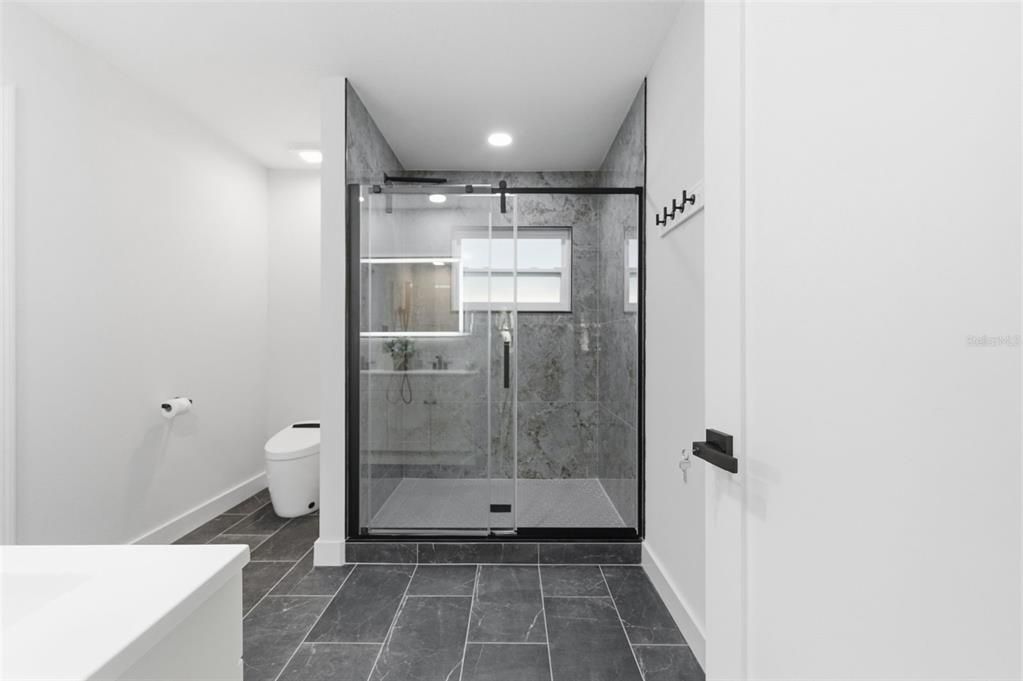En Venta: $615,000 (5 camas, 3 baños, 2284 Pies cuadrados)