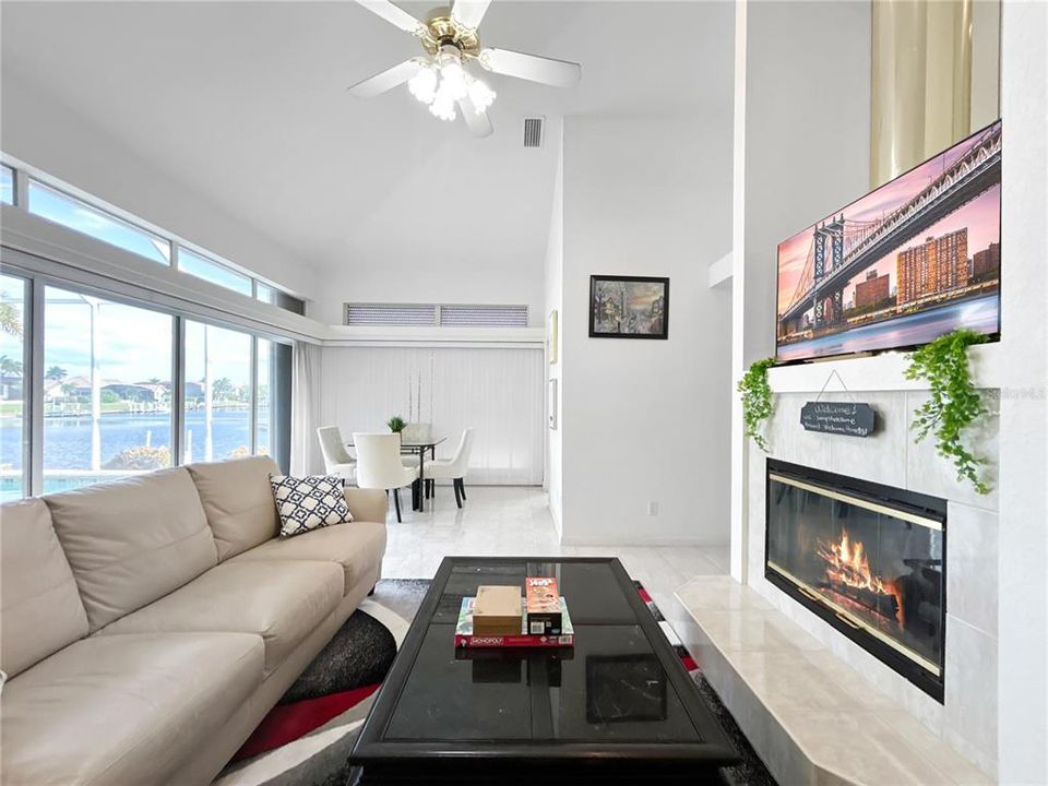 Activo con contrato: $688,000 (3 camas, 3 baños, 2332 Pies cuadrados)