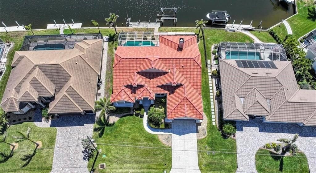 Activo con contrato: $688,000 (3 camas, 3 baños, 2332 Pies cuadrados)