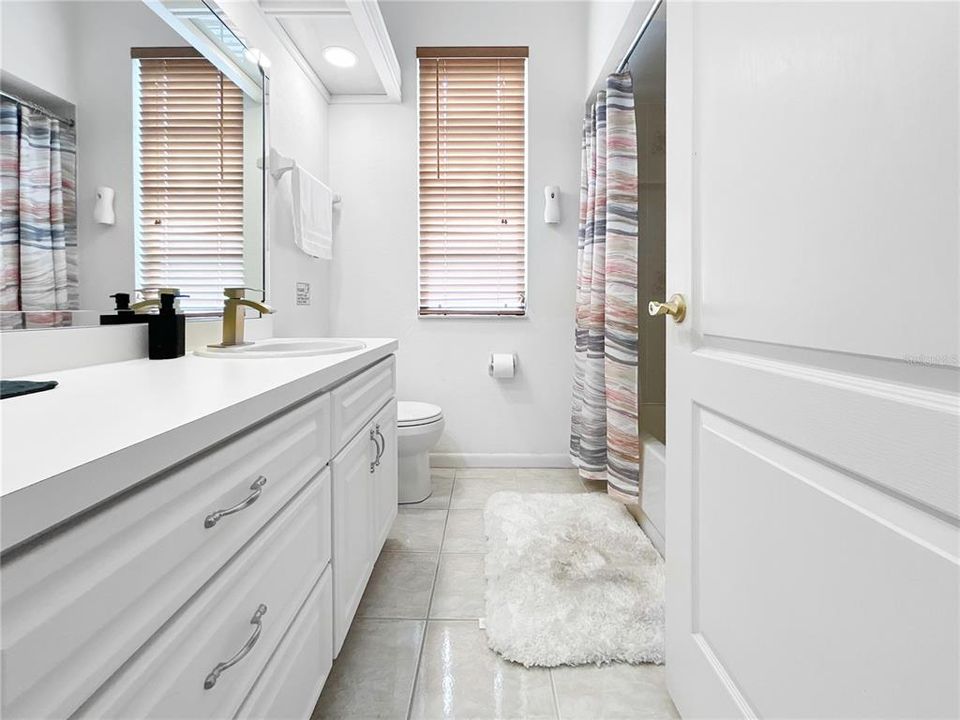 Activo con contrato: $688,000 (3 camas, 3 baños, 2332 Pies cuadrados)