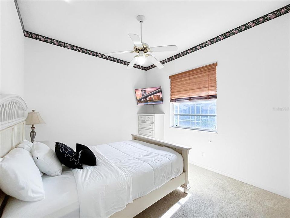 Activo con contrato: $688,000 (3 camas, 3 baños, 2332 Pies cuadrados)