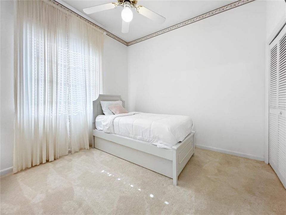 Activo con contrato: $688,000 (3 camas, 3 baños, 2332 Pies cuadrados)
