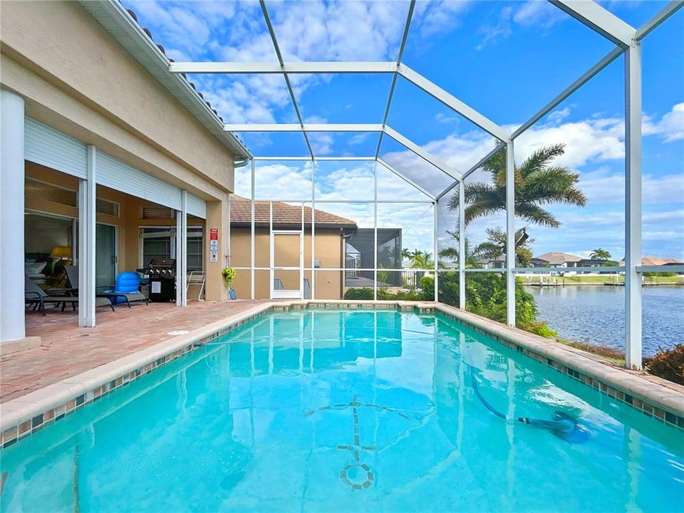 Activo con contrato: $688,000 (3 camas, 3 baños, 2332 Pies cuadrados)