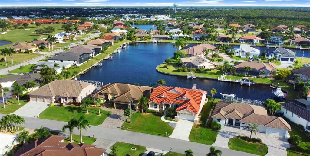 Activo con contrato: $688,000 (3 camas, 3 baños, 2332 Pies cuadrados)