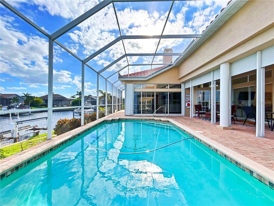 Activo con contrato: $688,000 (3 camas, 3 baños, 2332 Pies cuadrados)