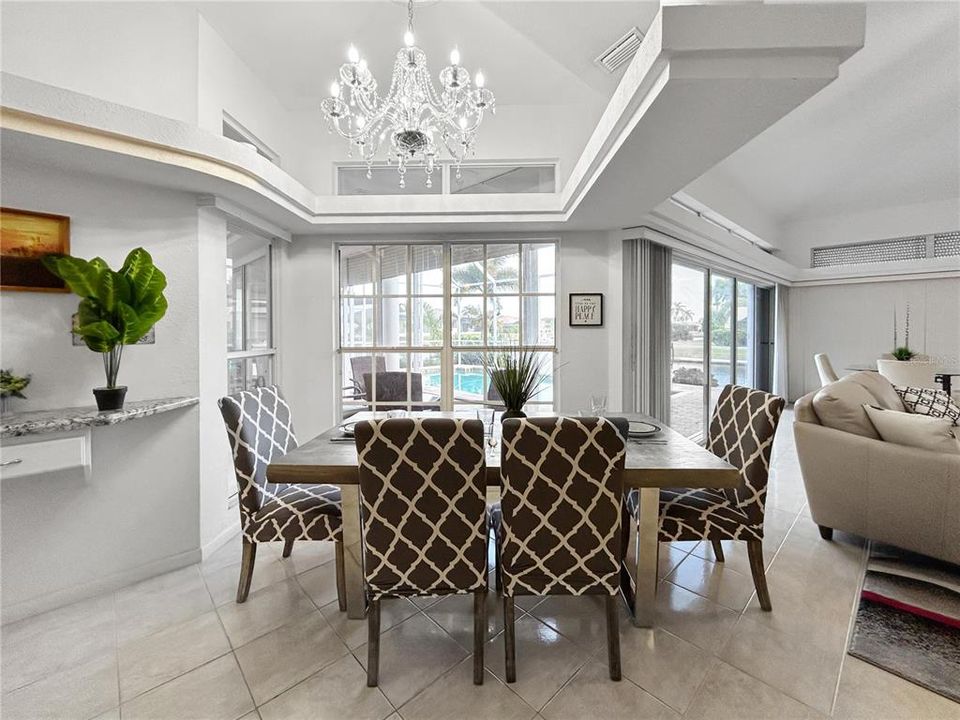 Activo con contrato: $688,000 (3 camas, 3 baños, 2332 Pies cuadrados)