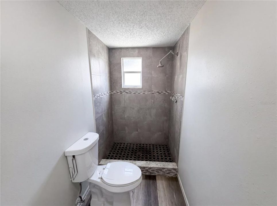 Activo con contrato: $245,000 (2 camas, 2 baños, 1310 Pies cuadrados)