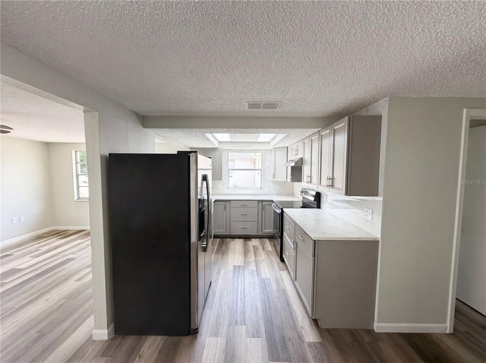 Activo con contrato: $245,000 (2 camas, 2 baños, 1310 Pies cuadrados)