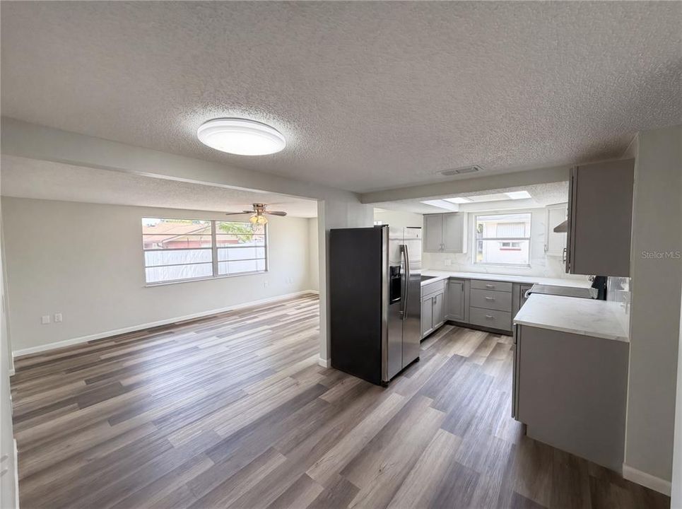 Activo con contrato: $245,000 (2 camas, 2 baños, 1310 Pies cuadrados)