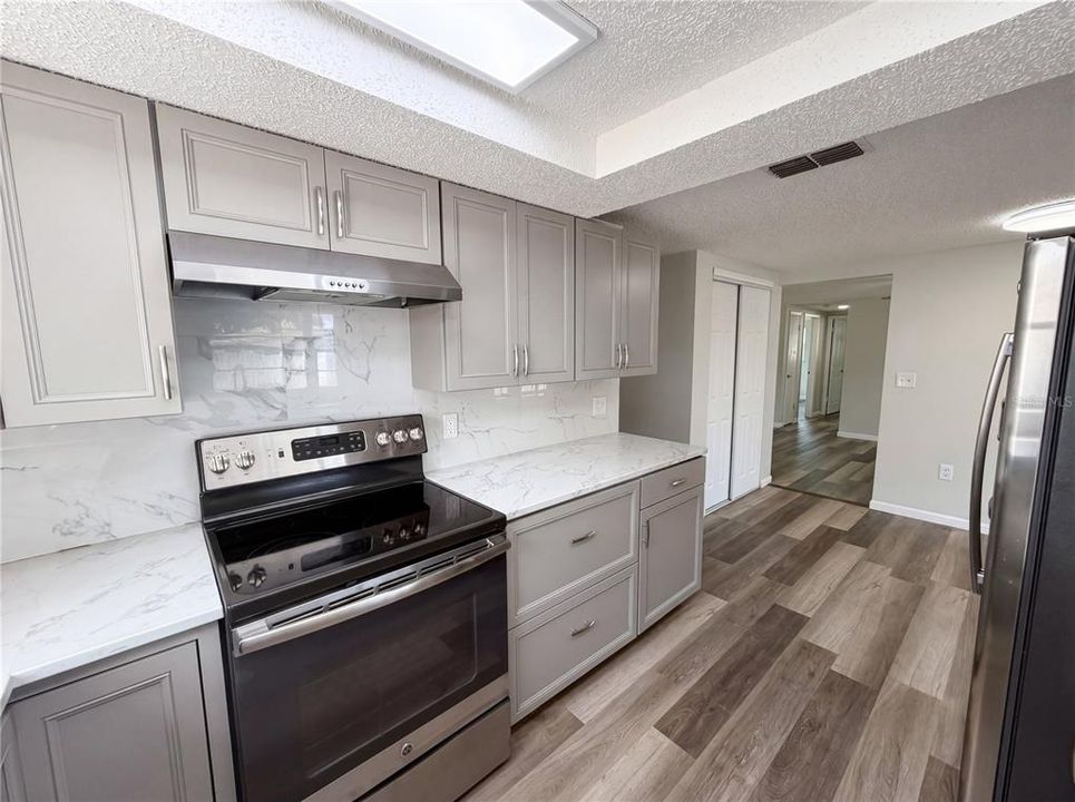 Activo con contrato: $245,000 (2 camas, 2 baños, 1310 Pies cuadrados)