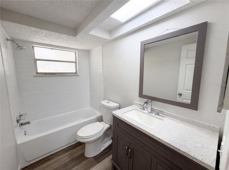 Activo con contrato: $245,000 (2 camas, 2 baños, 1310 Pies cuadrados)