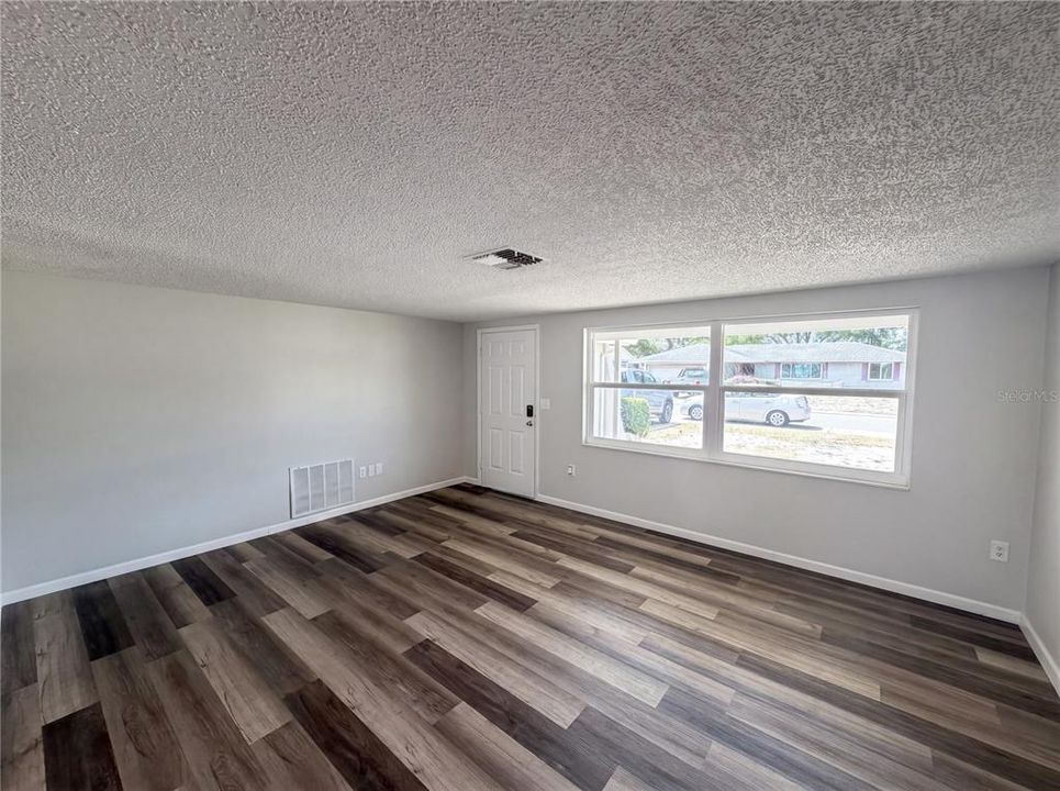 Activo con contrato: $245,000 (2 camas, 2 baños, 1310 Pies cuadrados)