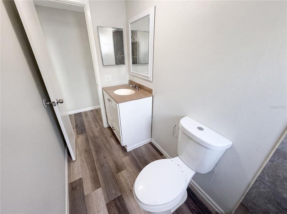 Activo con contrato: $245,000 (2 camas, 2 baños, 1310 Pies cuadrados)