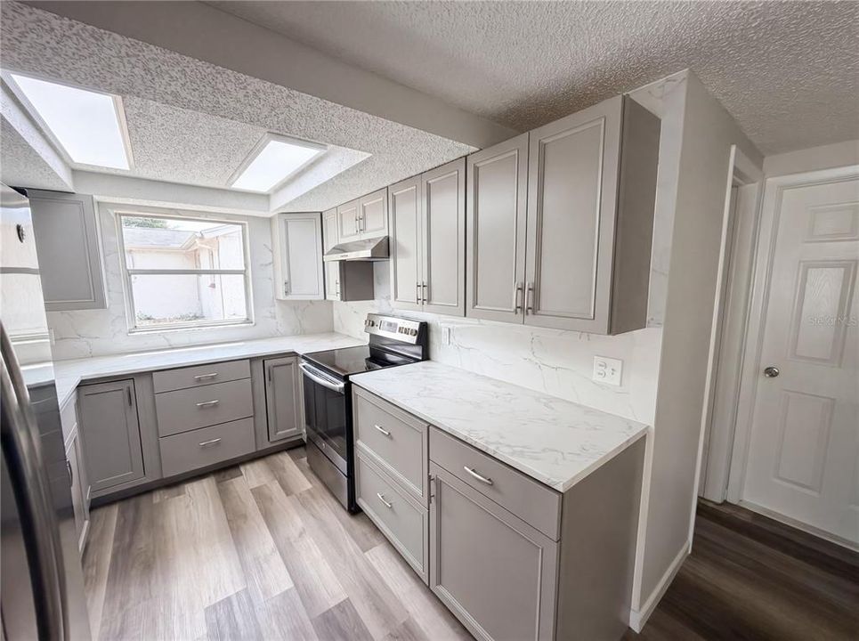 Activo con contrato: $245,000 (2 camas, 2 baños, 1310 Pies cuadrados)