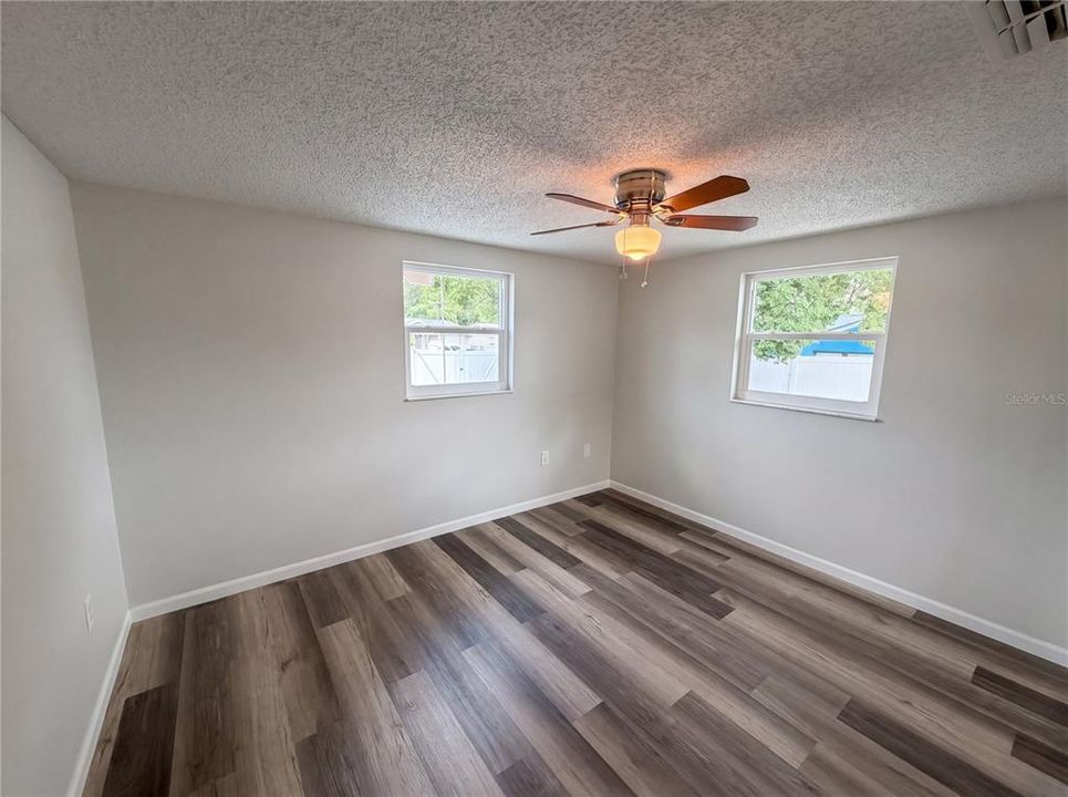 Activo con contrato: $245,000 (2 camas, 2 baños, 1310 Pies cuadrados)