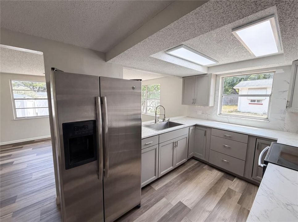 Activo con contrato: $245,000 (2 camas, 2 baños, 1310 Pies cuadrados)