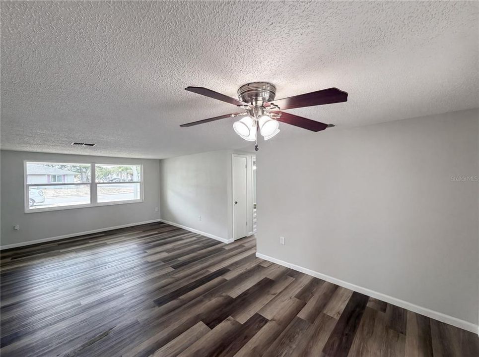 Activo con contrato: $245,000 (2 camas, 2 baños, 1310 Pies cuadrados)